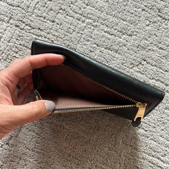 Ralph Lauren Black Wallet with Gold Emblem - Picture 8 of 16